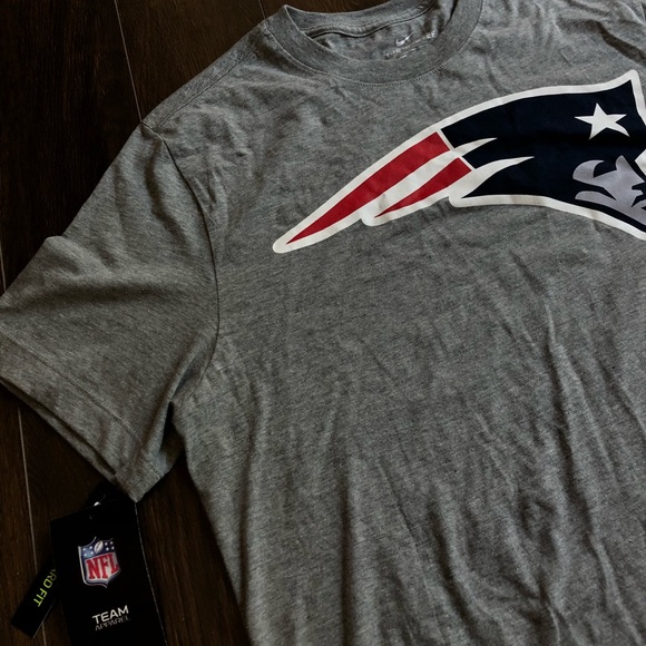 Nike Dri-Fit Patriots t-shirt - Picture 3 of 3